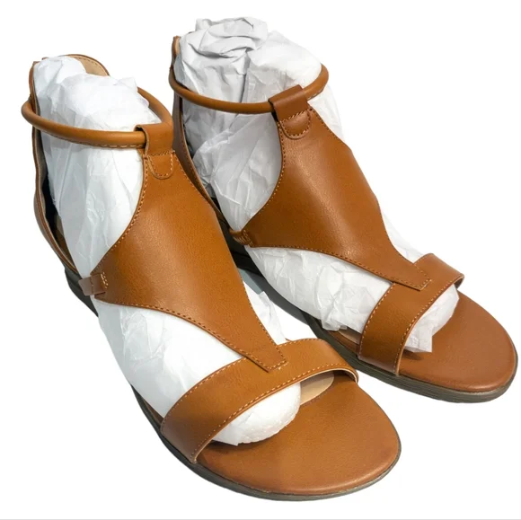 Journee Collection Trayle Wedge Sandal Brown 8.5 - Picture 9 of 12